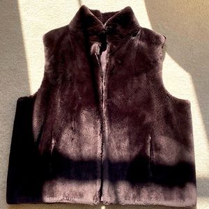 Beautiful Beaver Vest. Excellent Condition. Pre-owned.